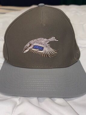 Southern String Co Men's Two-Tone Gray Trucker Hat with Embroidered Duck Accent